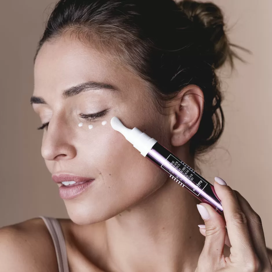 black_rose_eye_contour_fluid_3.webp SISLEY PARIS Black Rose Eye Contour Fluid Fashion